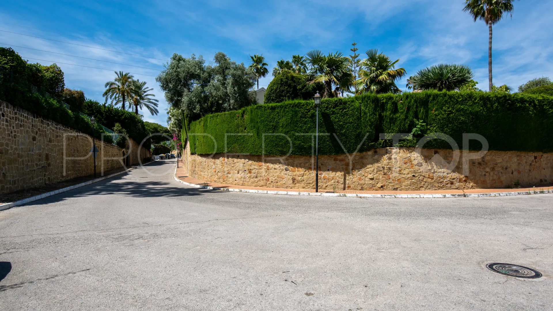 El Paraiso plot for sale