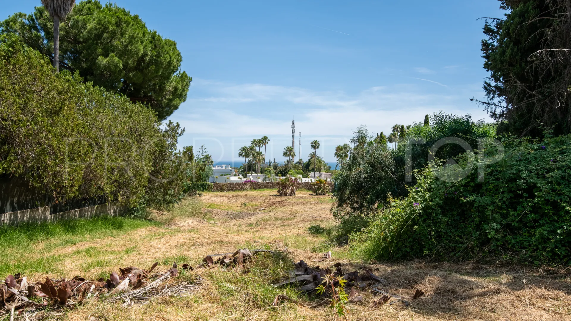 El Paraiso plot for sale
