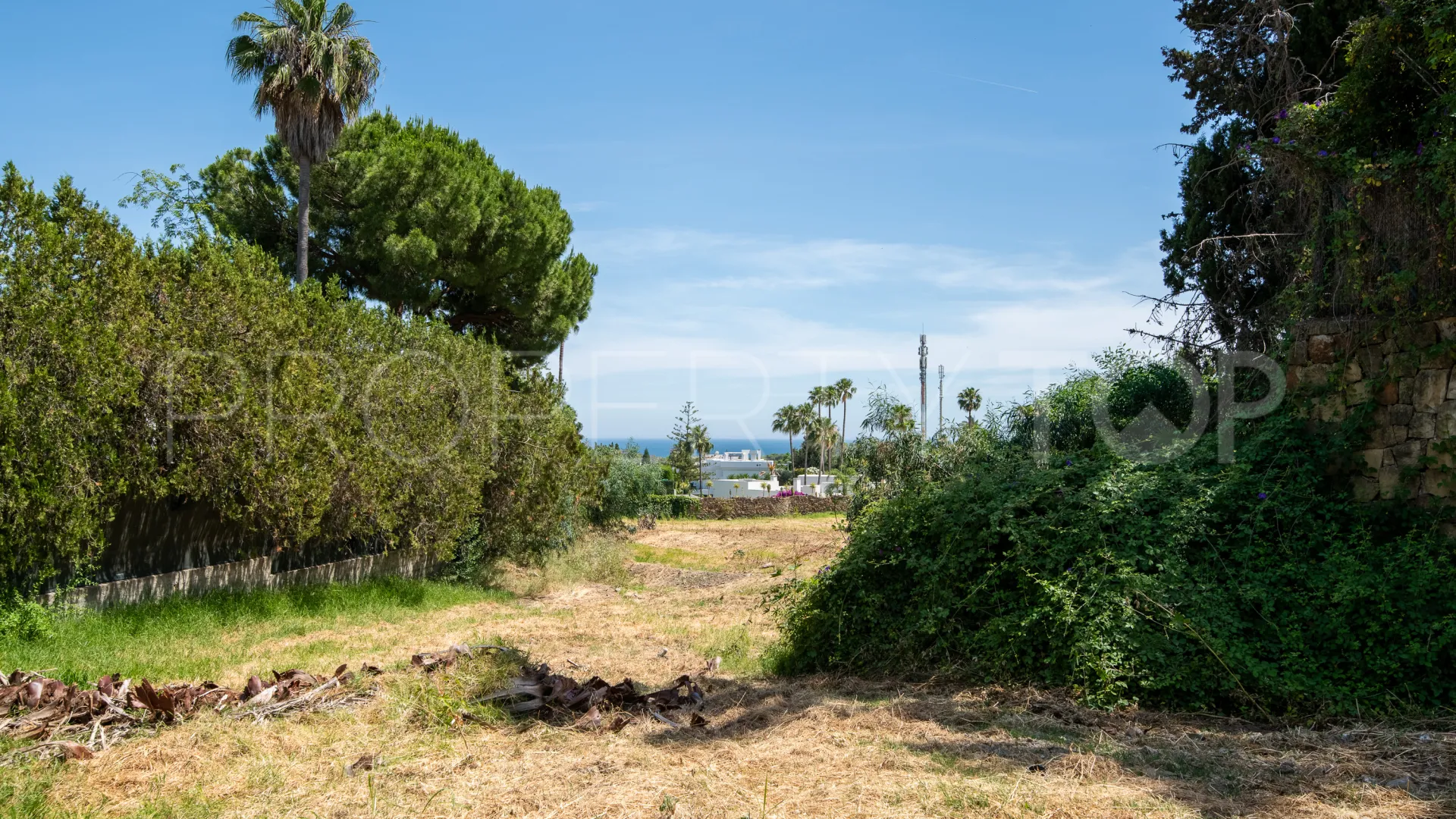 El Paraiso plot for sale
