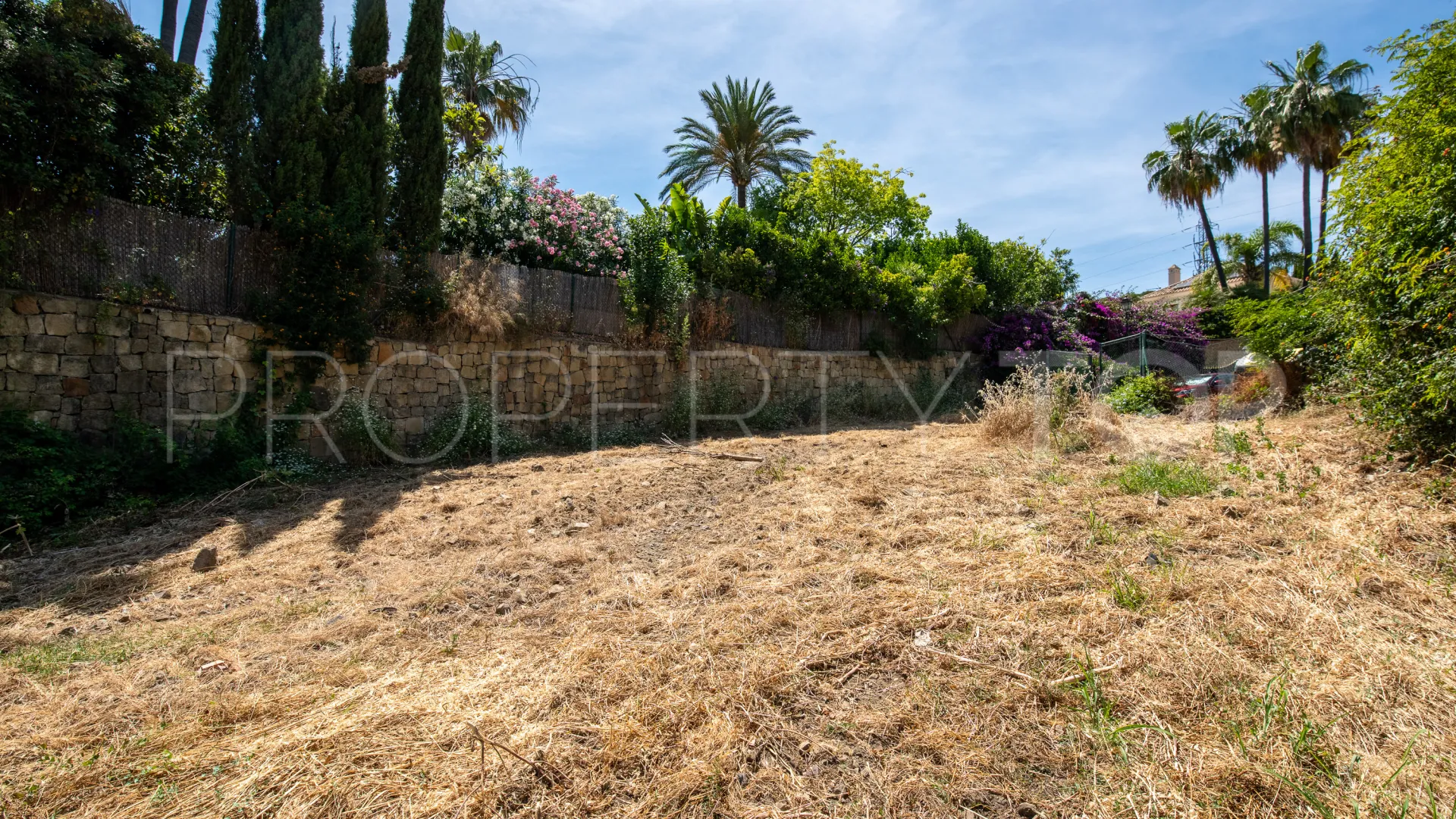 El Paraiso plot for sale