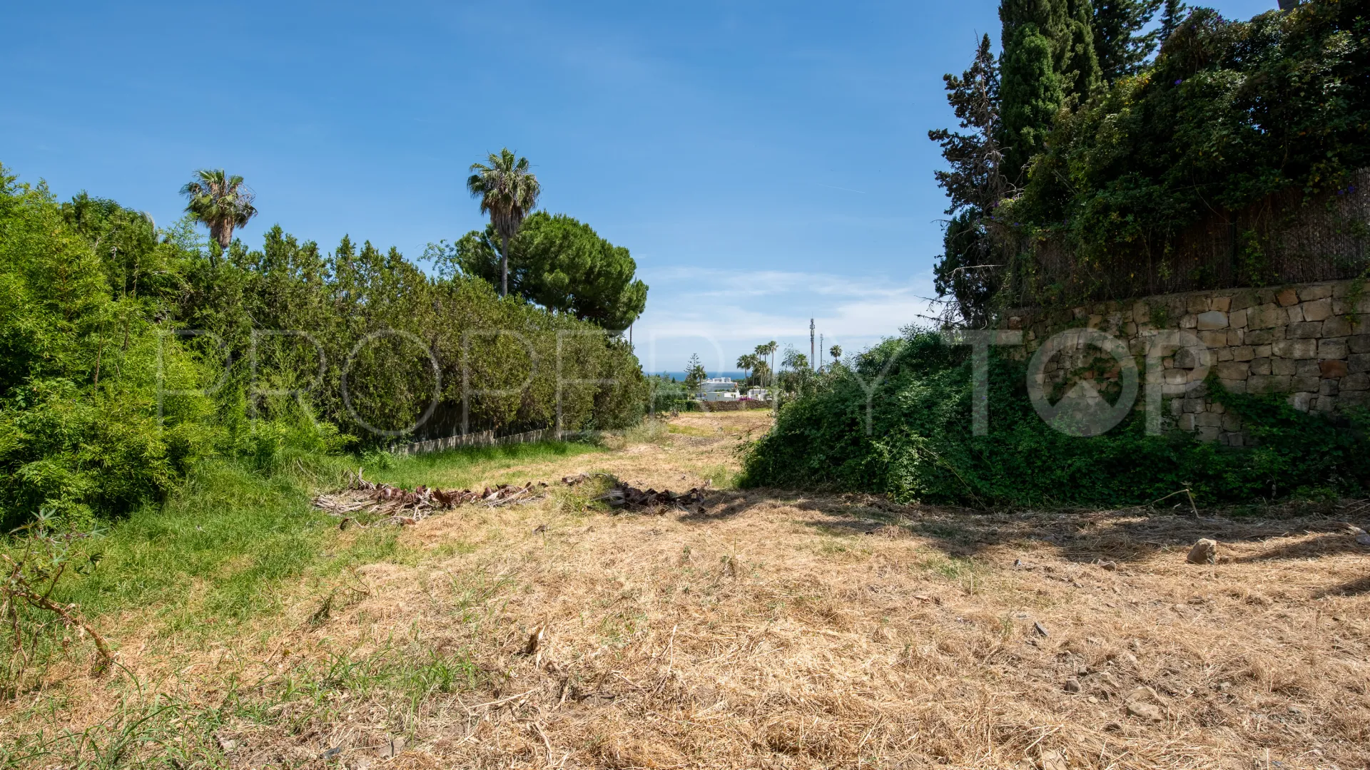 El Paraiso plot for sale