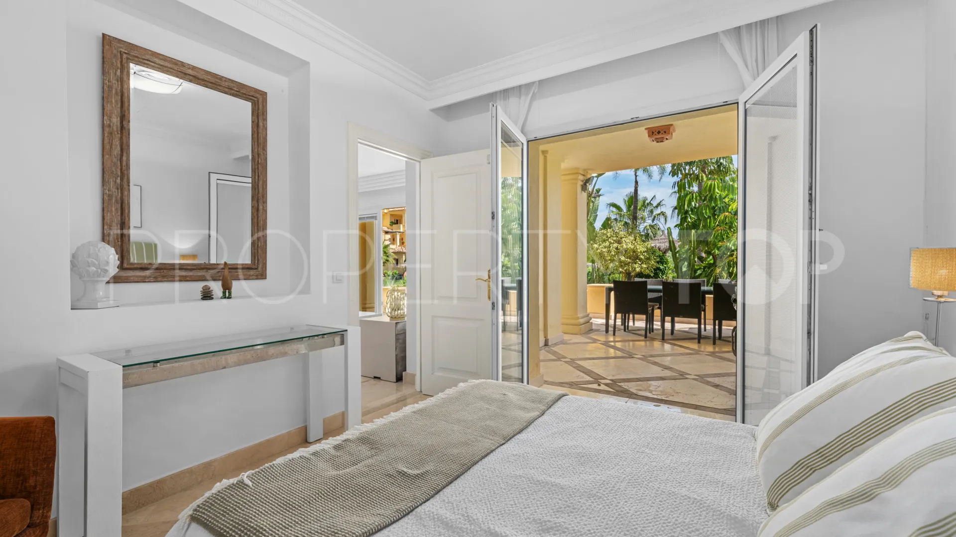 Majestic ground floor apartment for sale