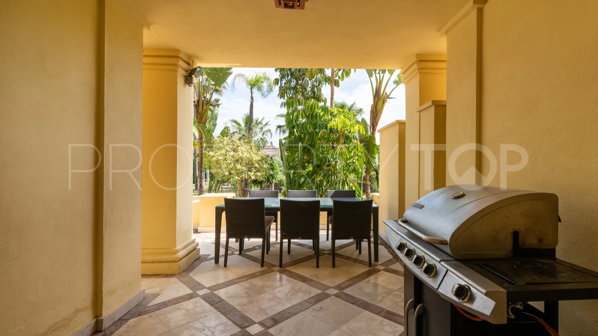 Majestic ground floor apartment for sale