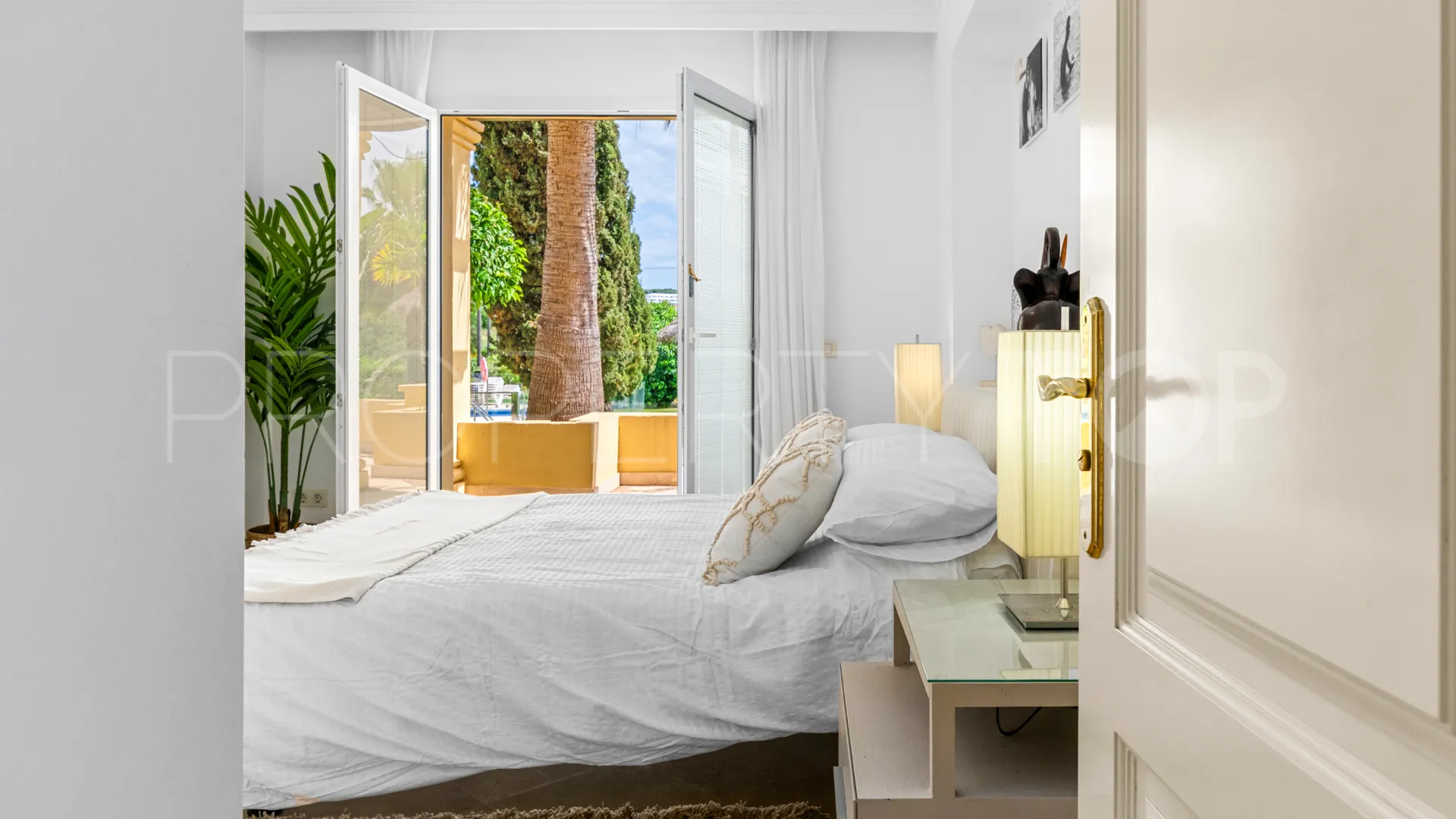 Majestic ground floor apartment for sale