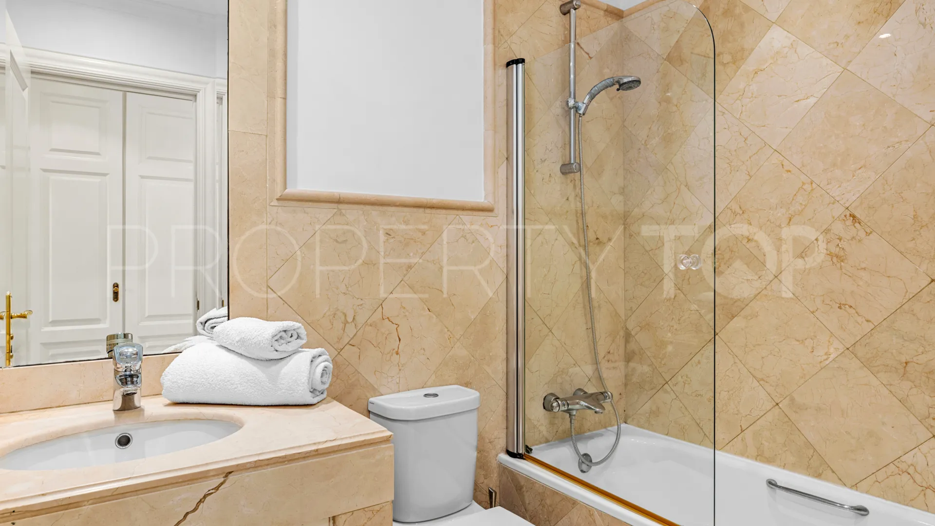 Majestic ground floor apartment for sale