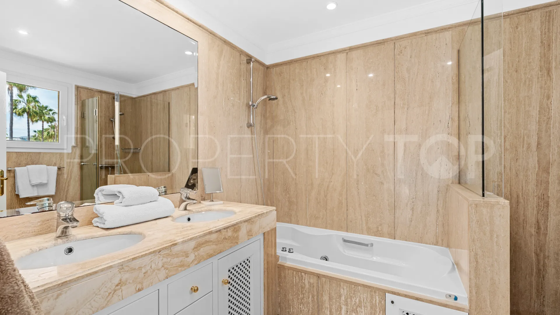 Majestic ground floor apartment for sale