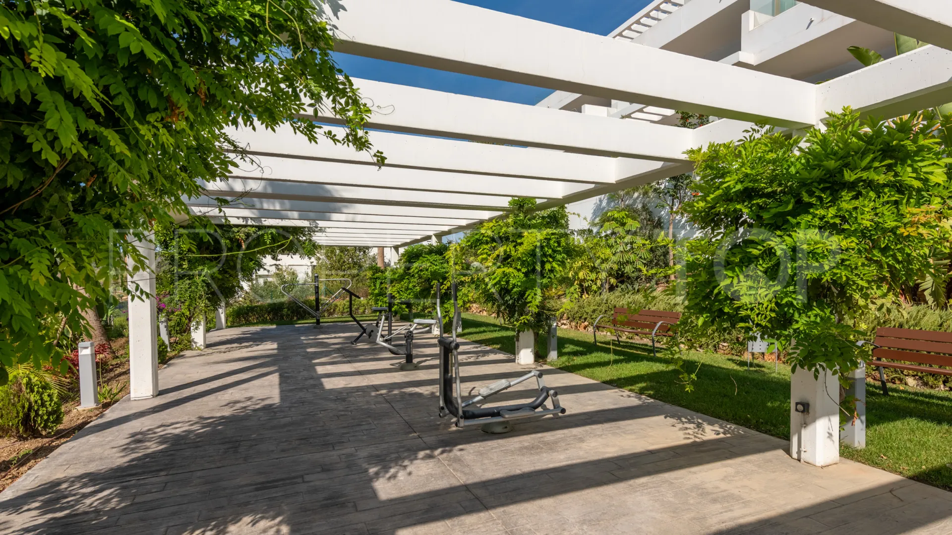 Se vende apartamento planta baja en Las Olas de 3 dormitorios