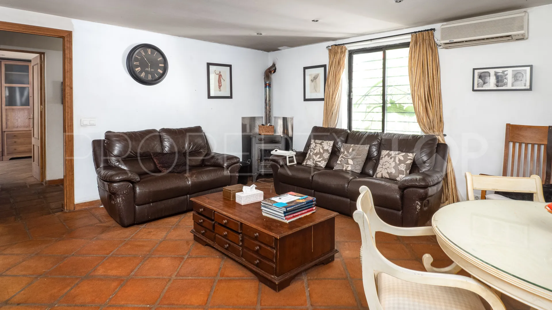 Buy restaurant in Casares Montaña with 3 bedrooms