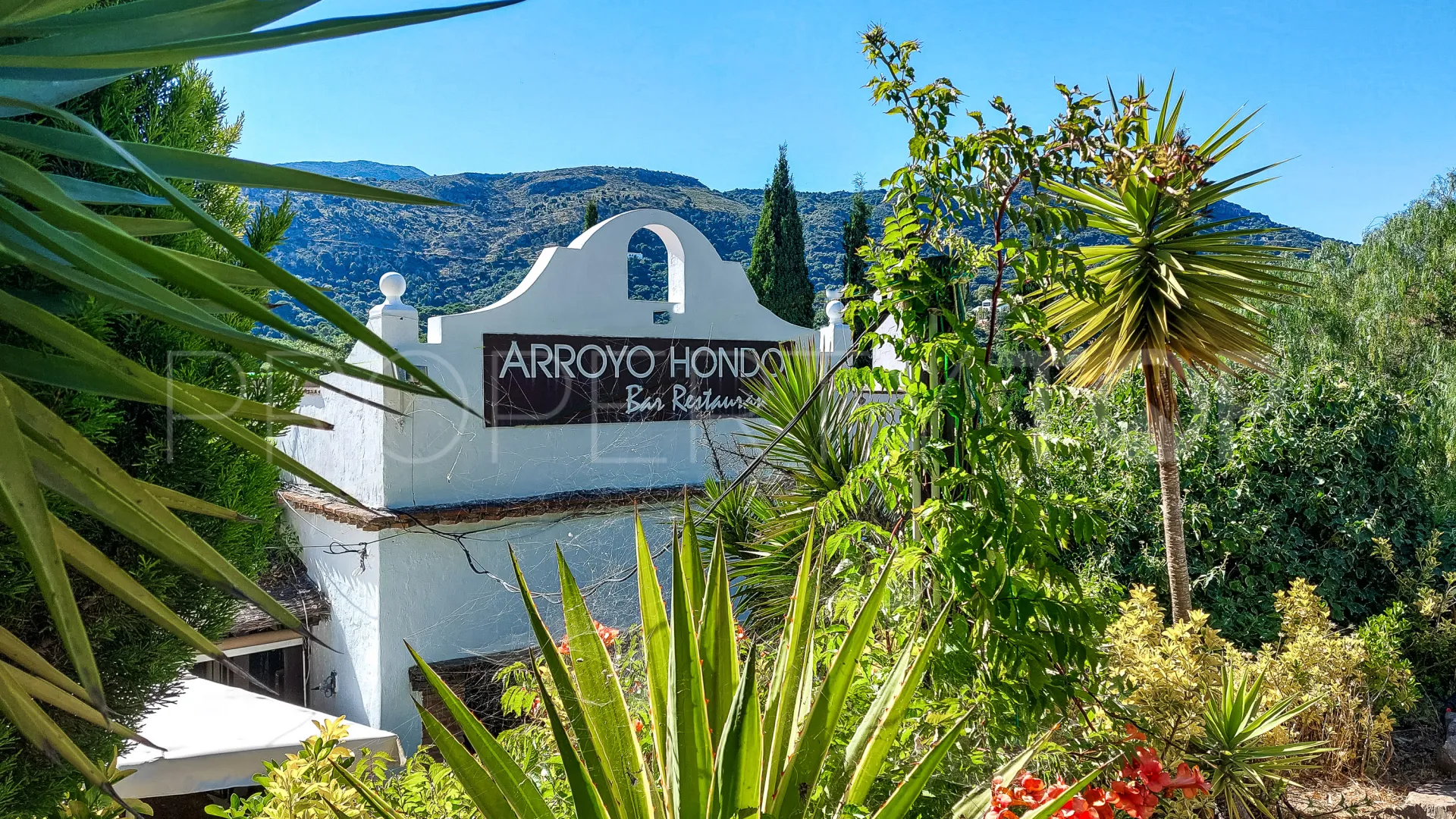 Buy restaurant in Casares Montaña with 3 bedrooms