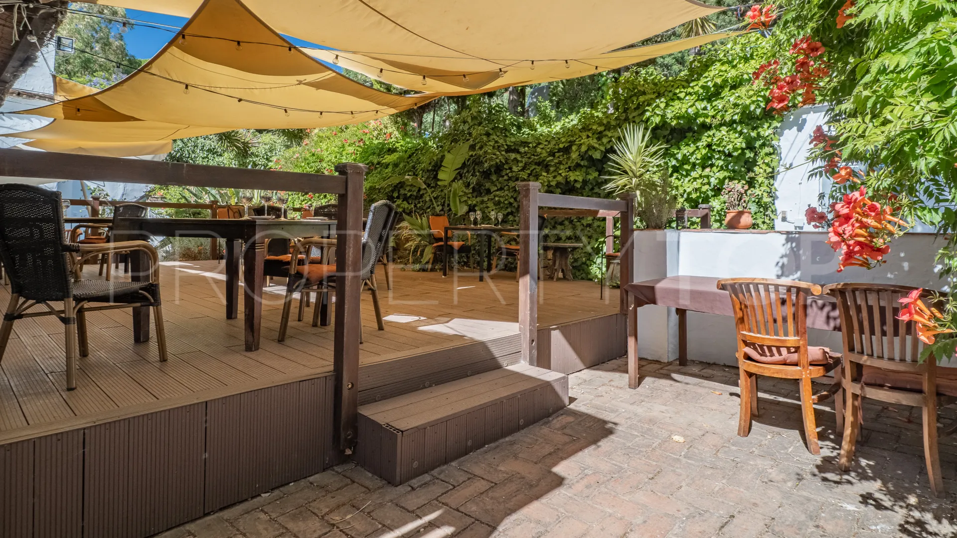 Buy restaurant in Casares Montaña with 3 bedrooms