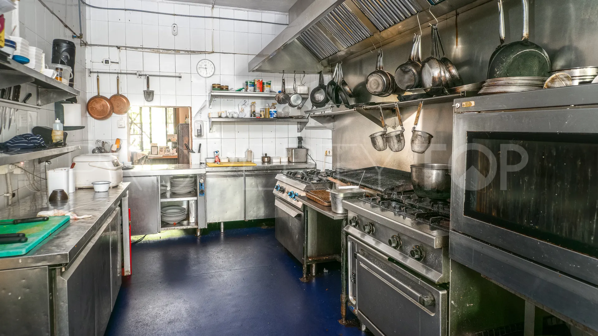 Buy restaurant in Casares Montaña with 3 bedrooms