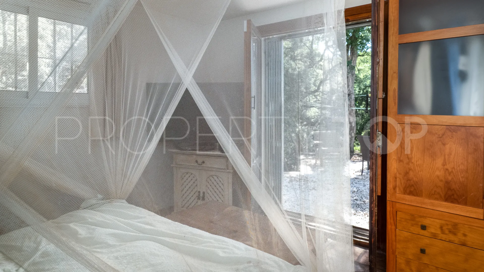Buy restaurant in Casares Montaña with 3 bedrooms
