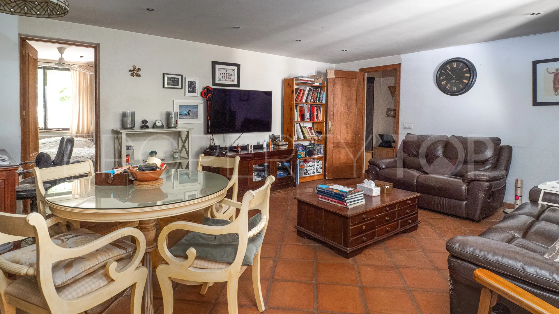 Buy restaurant in Casares Montaña with 3 bedrooms