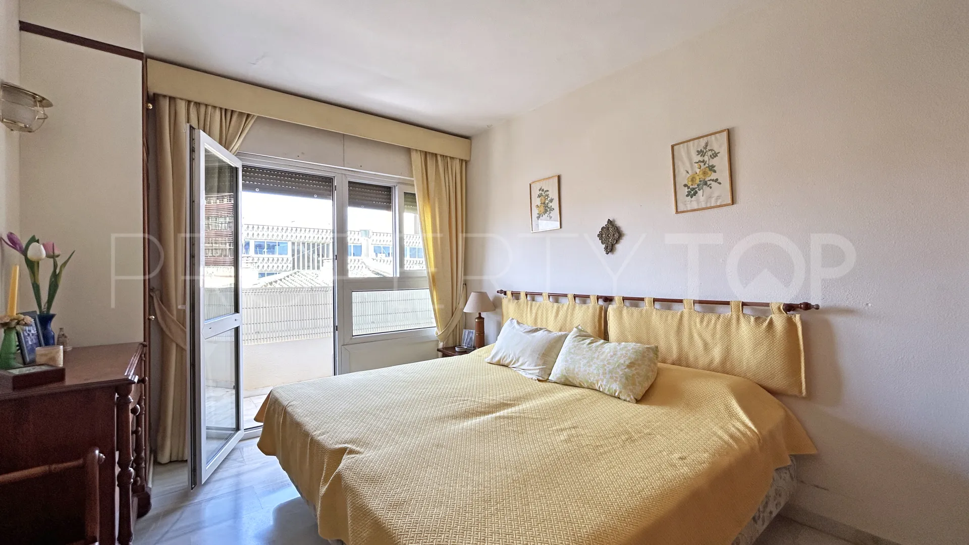 For sale duplex penthouse with 4 bedrooms in Marbella Centro