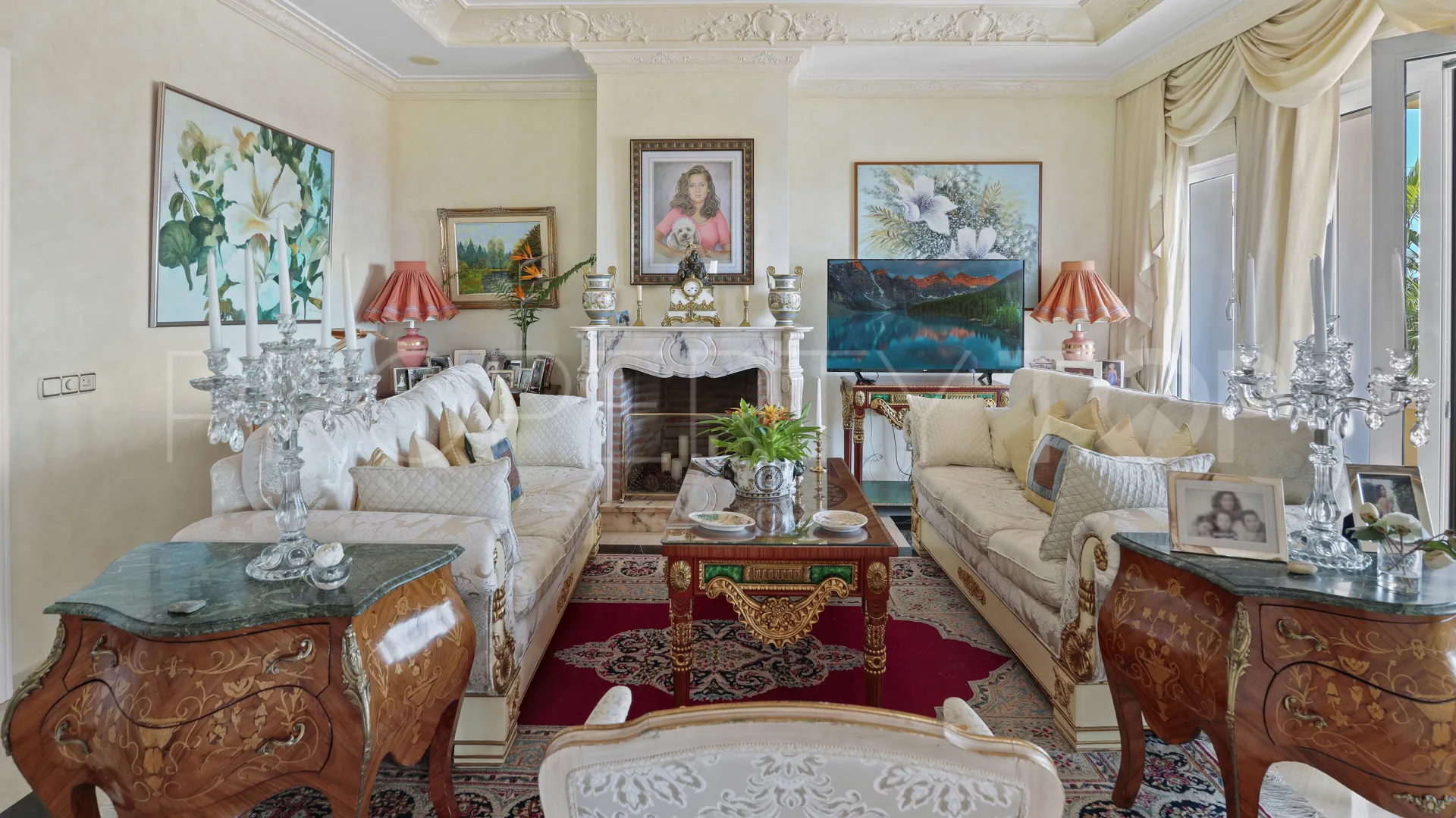 Buy villa in Benahavis with 5 bedrooms