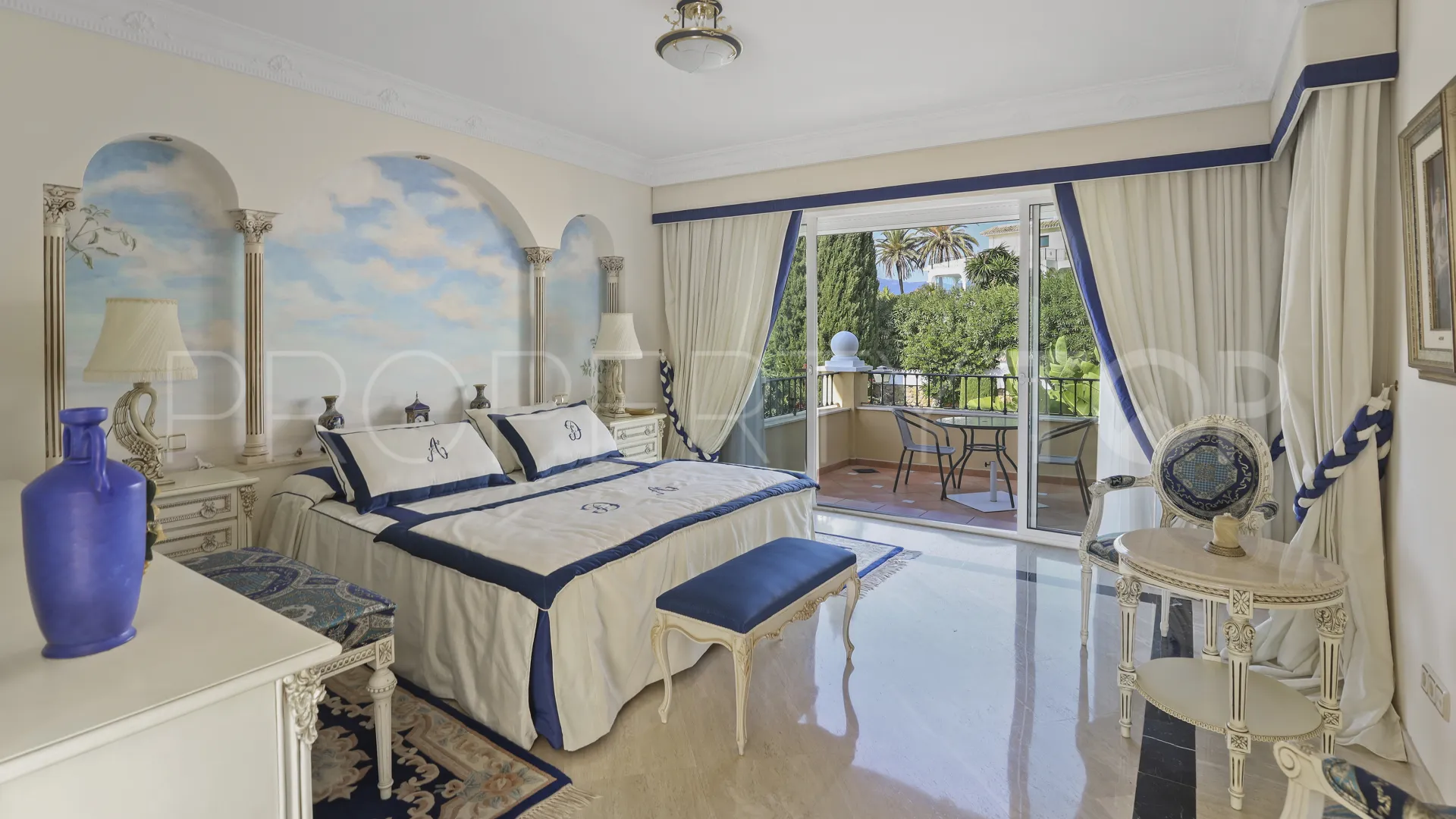 Buy villa in Benahavis with 5 bedrooms