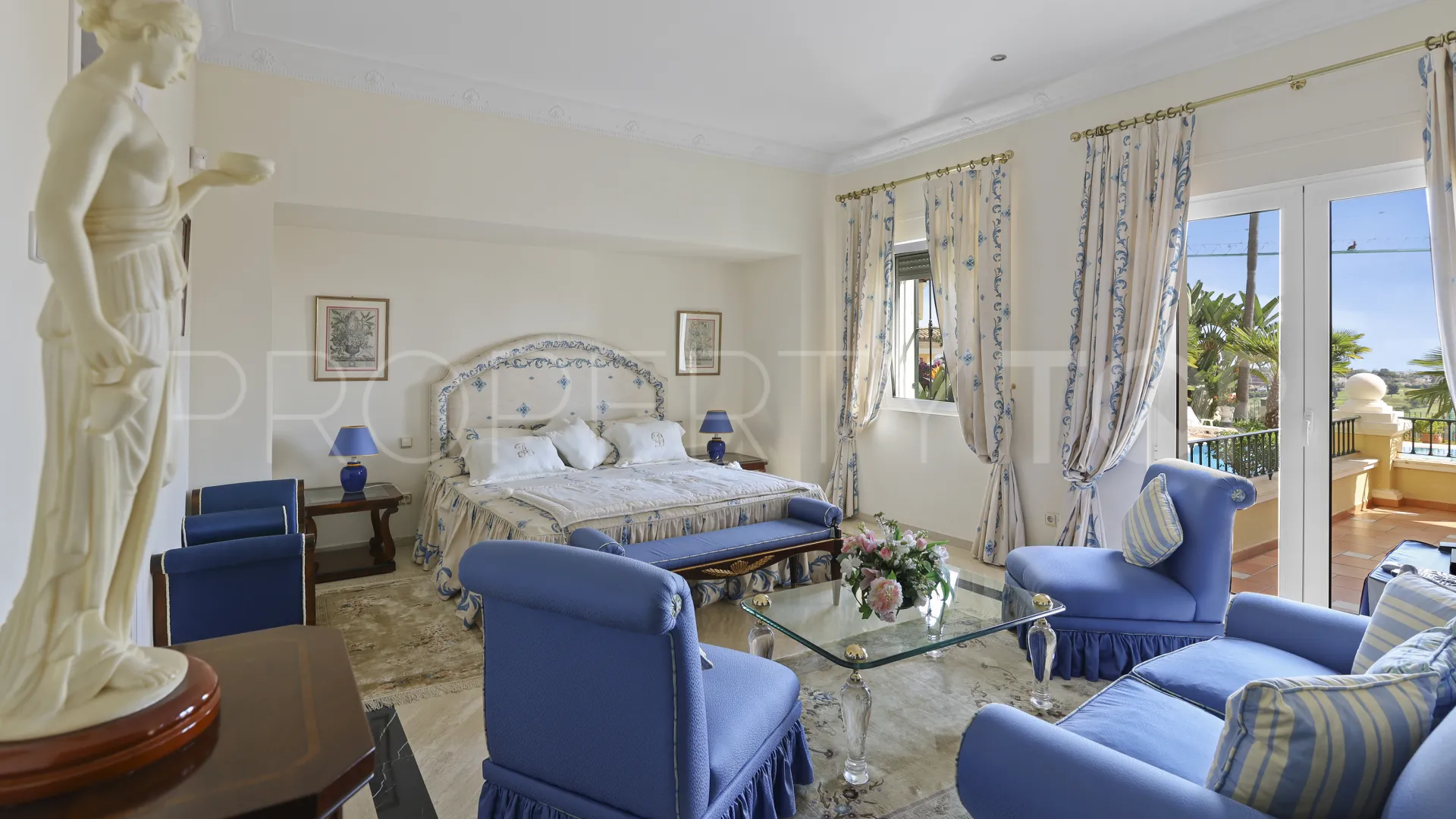 Buy villa in Benahavis with 5 bedrooms