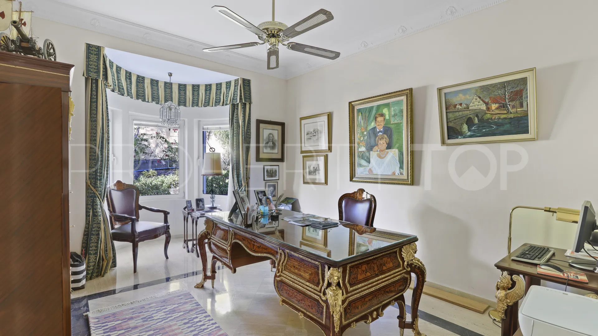 Buy villa in Benahavis with 5 bedrooms