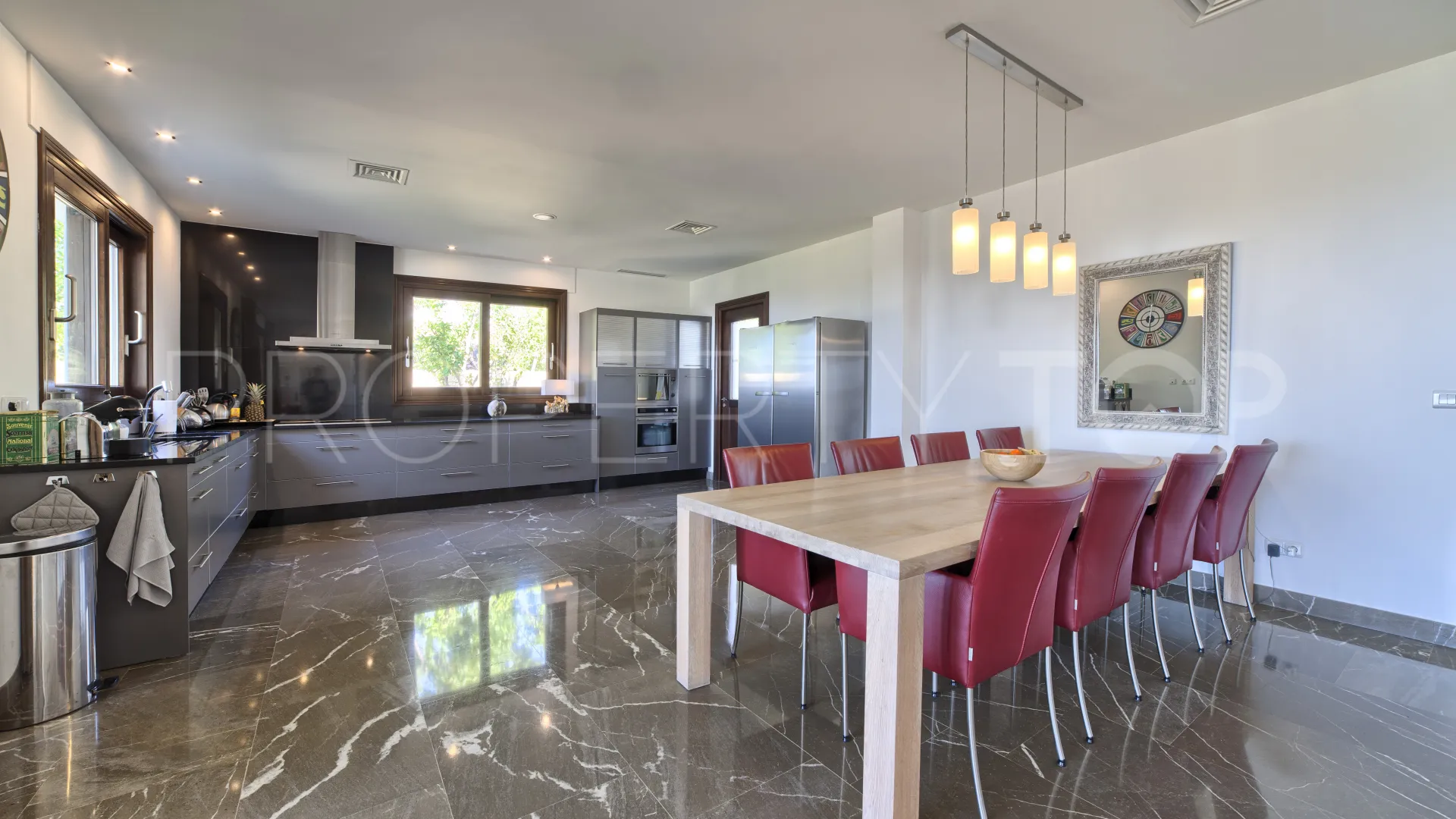 Buy Benahavis 6 bedrooms villa