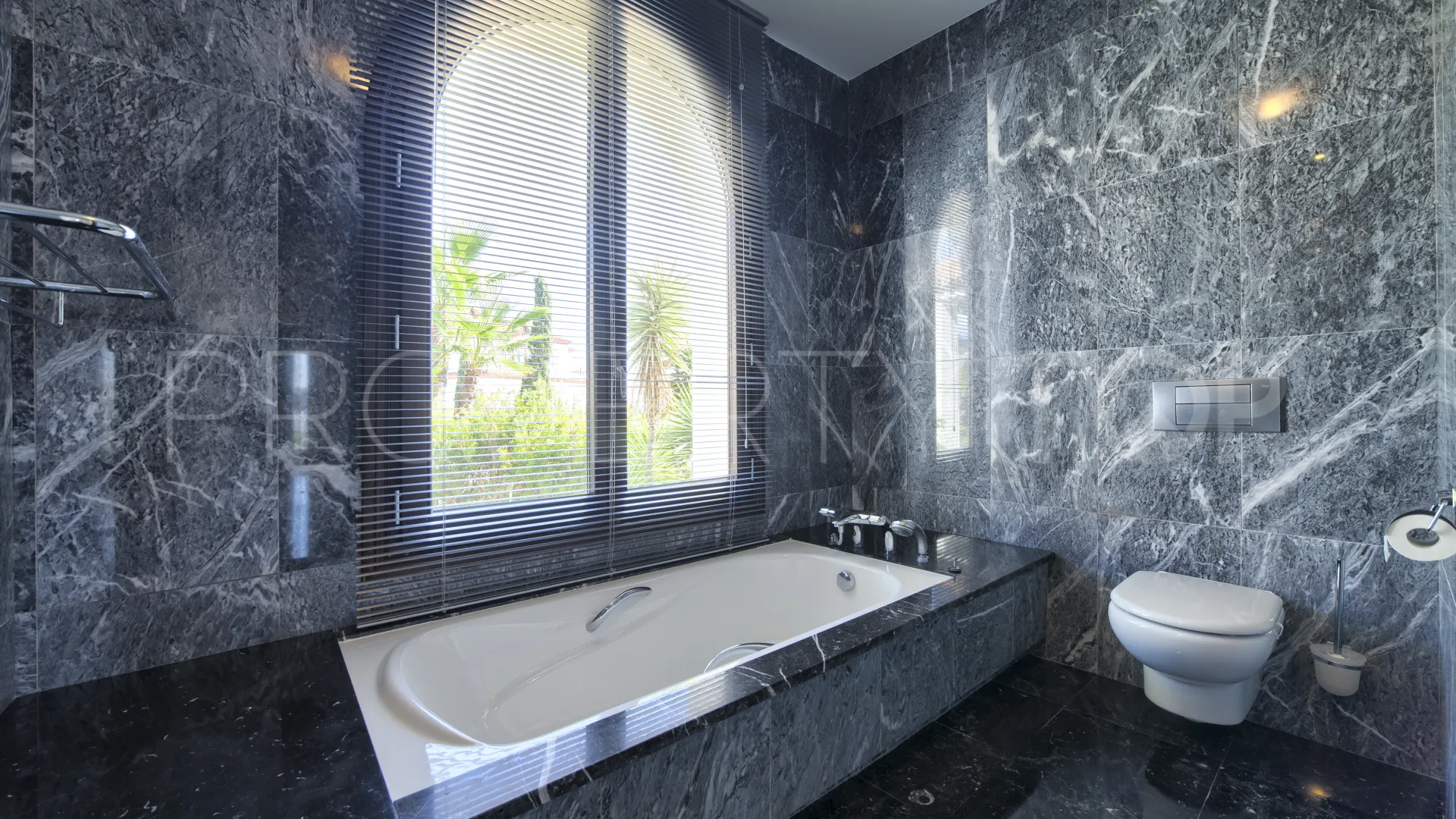 Buy Benahavis 6 bedrooms villa