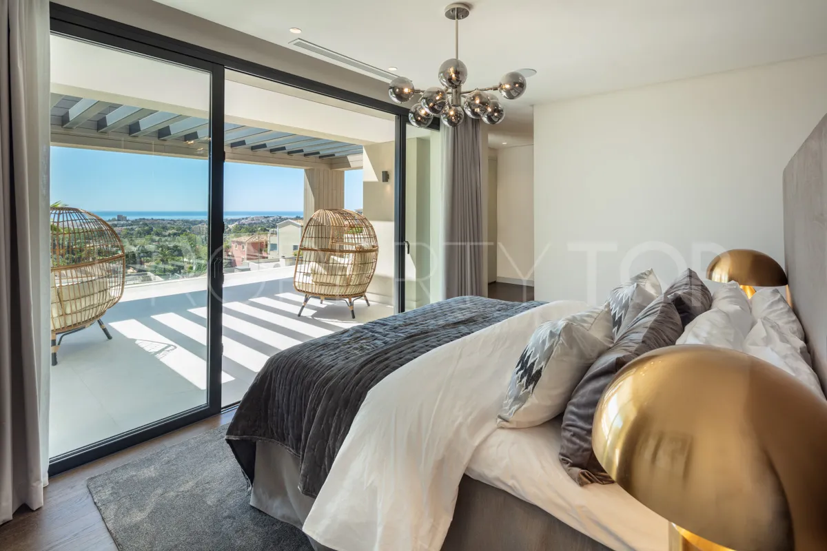 Nueva Andalucia 5 bedrooms villa for sale