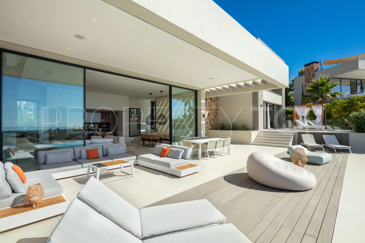 Nueva Andalucia 5 bedrooms villa for sale