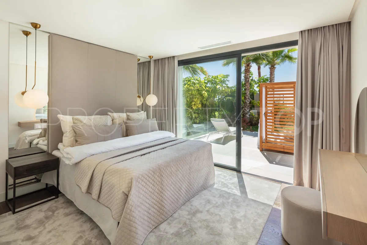 Nueva Andalucia 5 bedrooms villa for sale