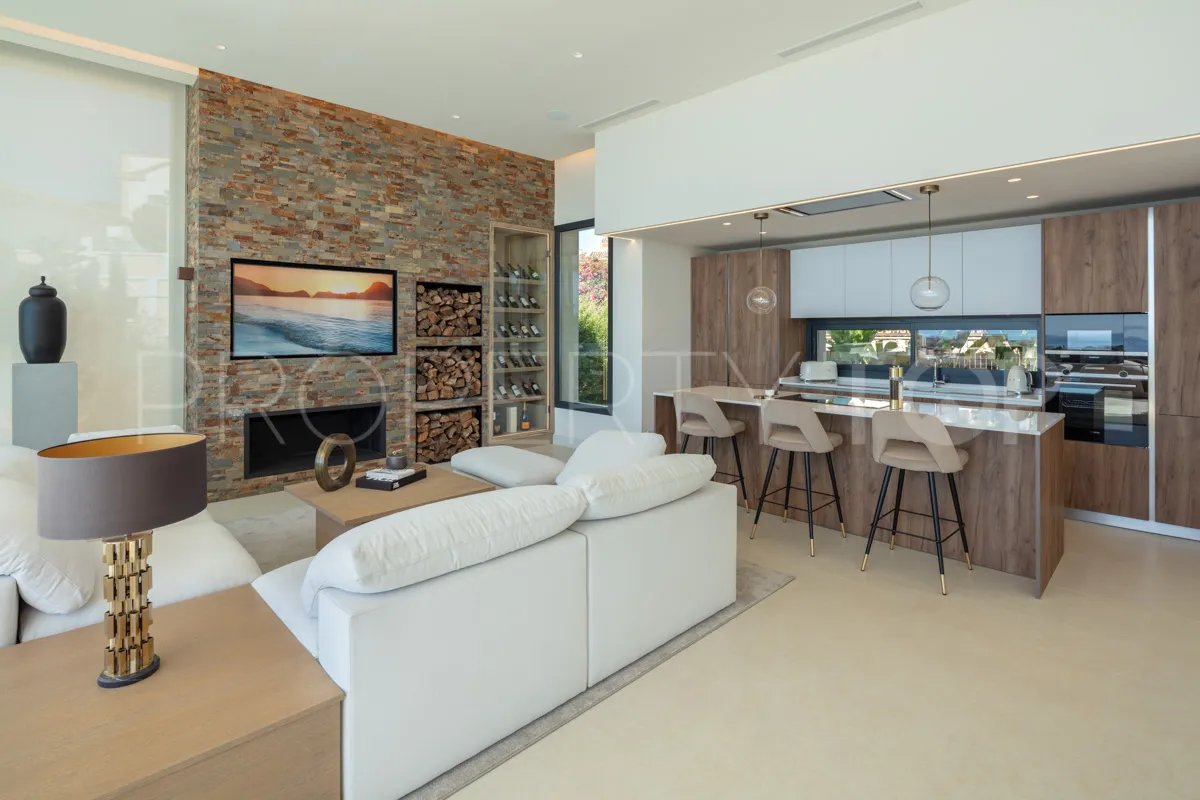 Nueva Andalucia 5 bedrooms villa for sale