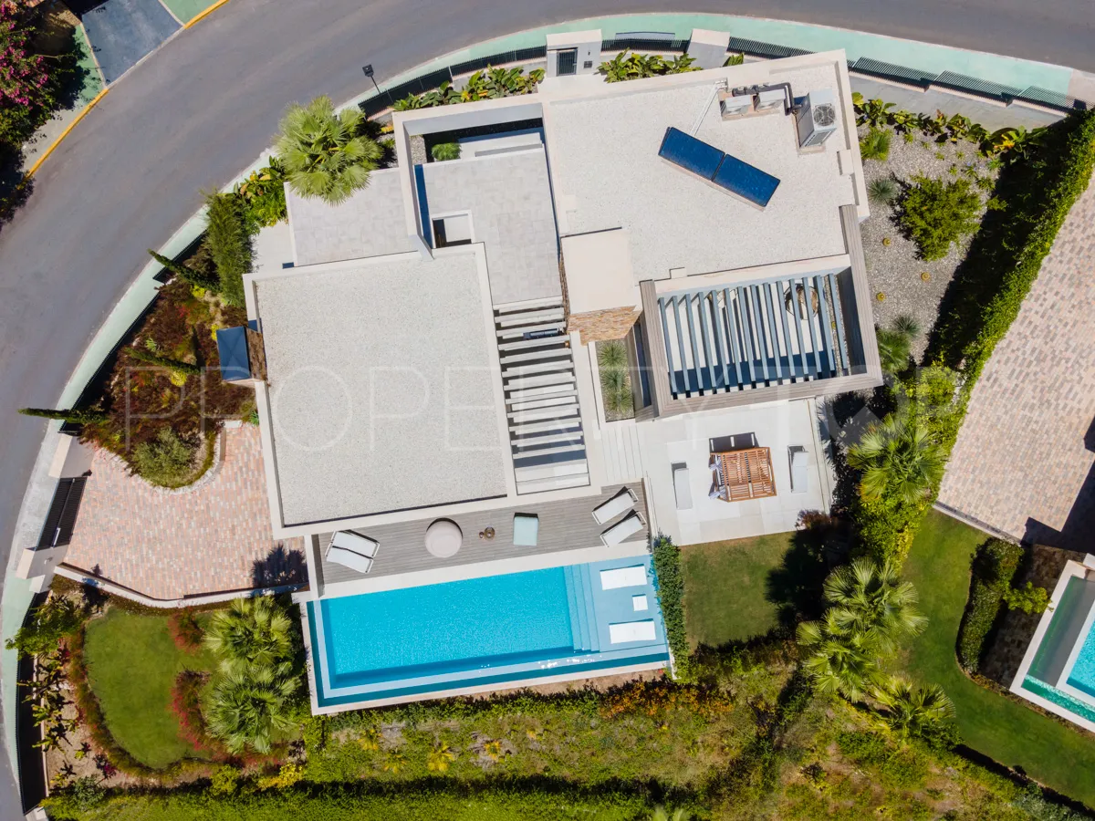 Nueva Andalucia 5 bedrooms villa for sale