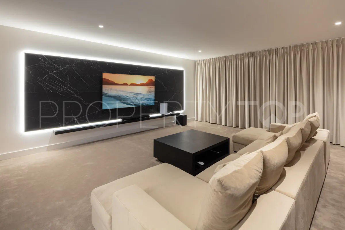 Nueva Andalucia 5 bedrooms villa for sale