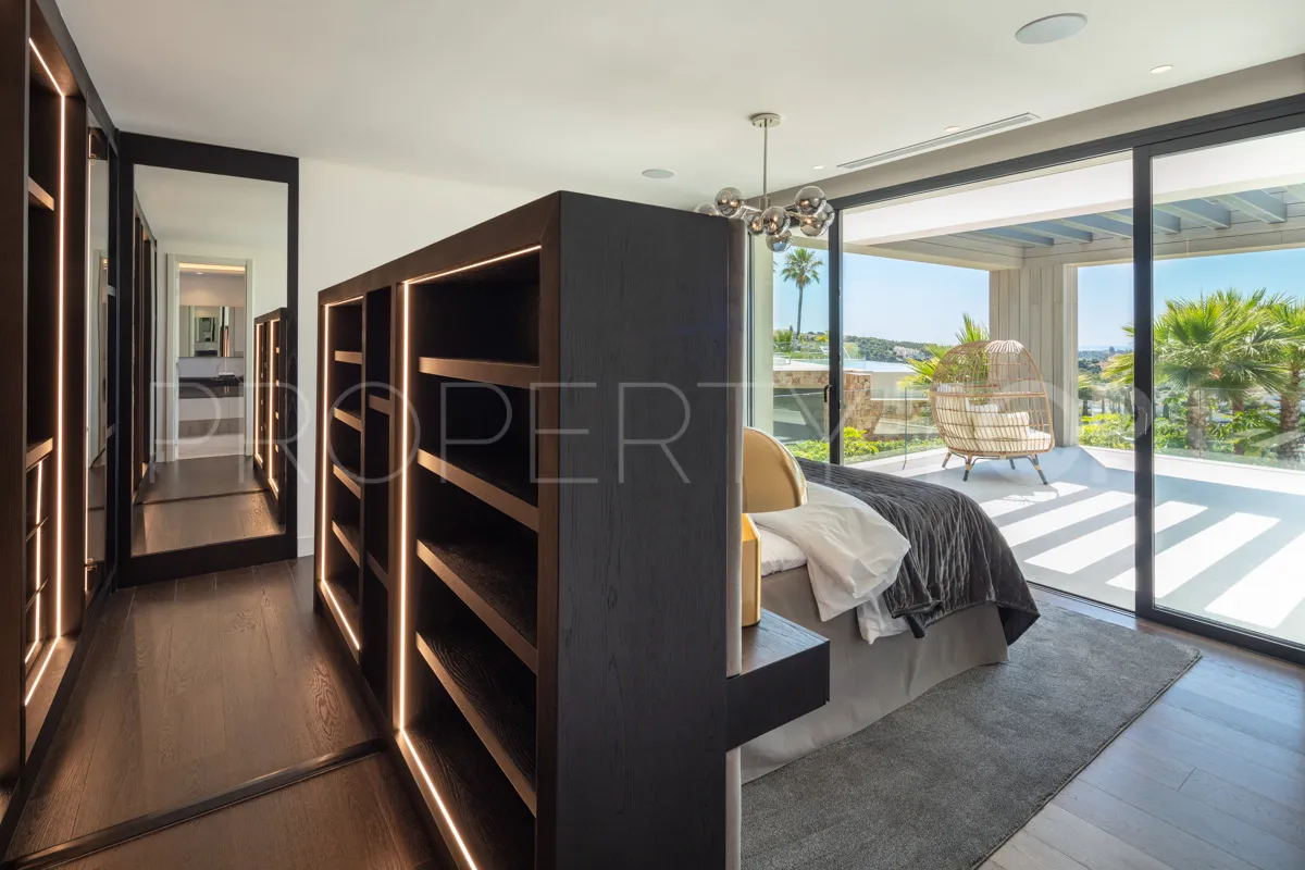 Nueva Andalucia 5 bedrooms villa for sale