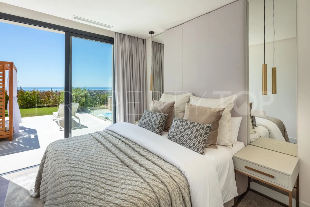 Nueva Andalucia 5 bedrooms villa for sale