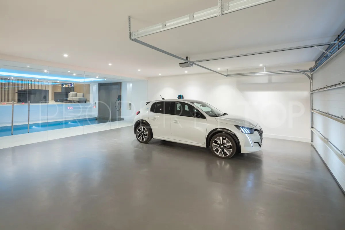 Nueva Andalucia 5 bedrooms villa for sale