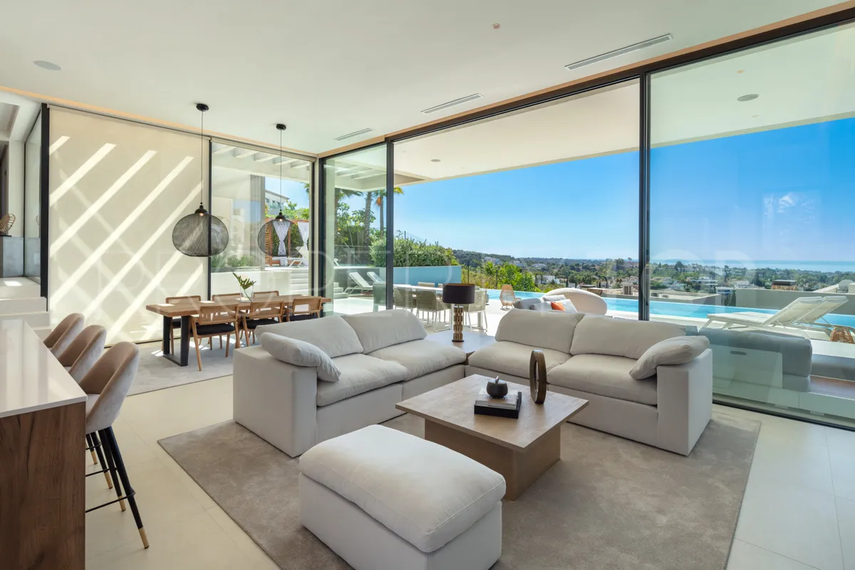 Nueva Andalucia 5 bedrooms villa for sale