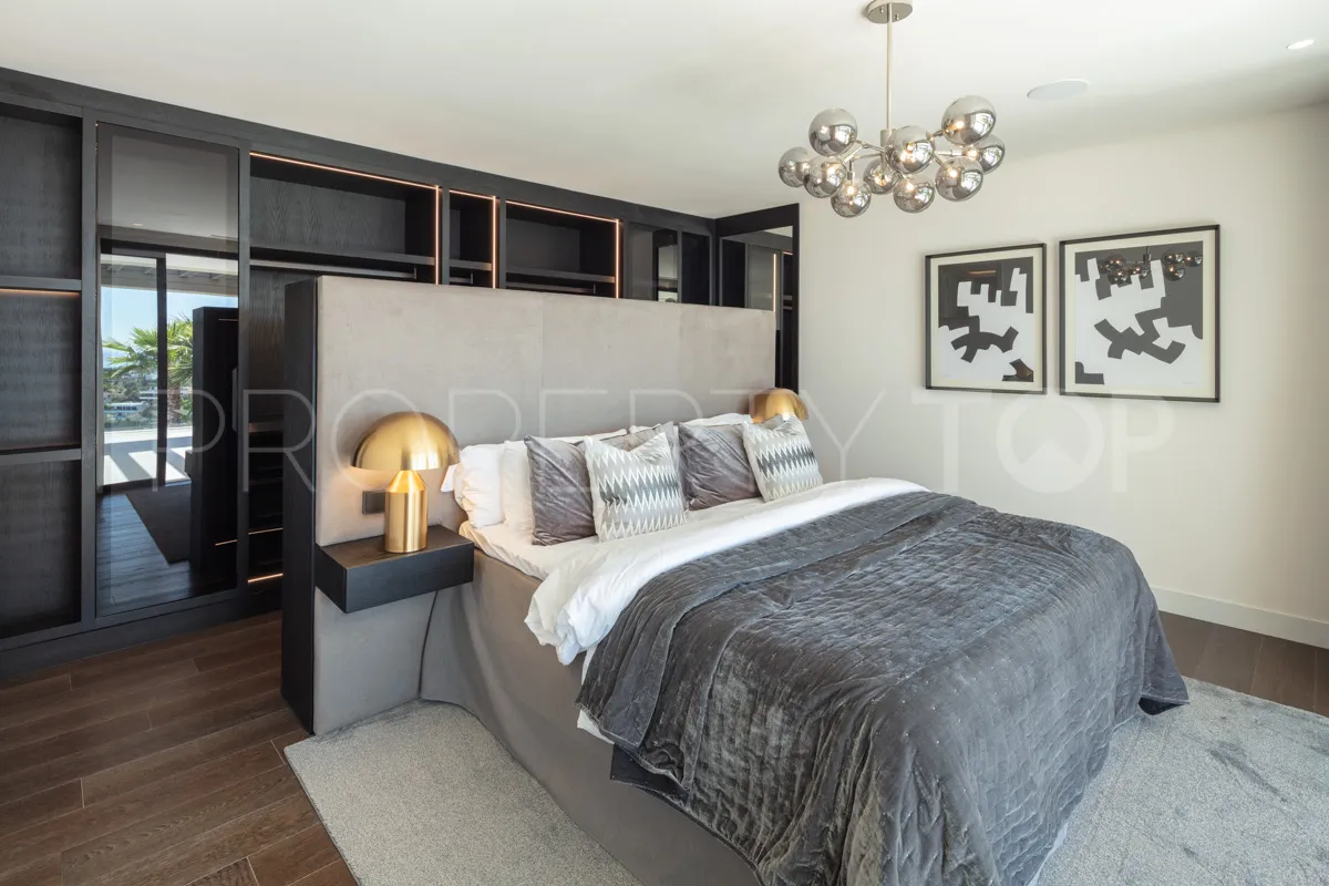 Nueva Andalucia 5 bedrooms villa for sale