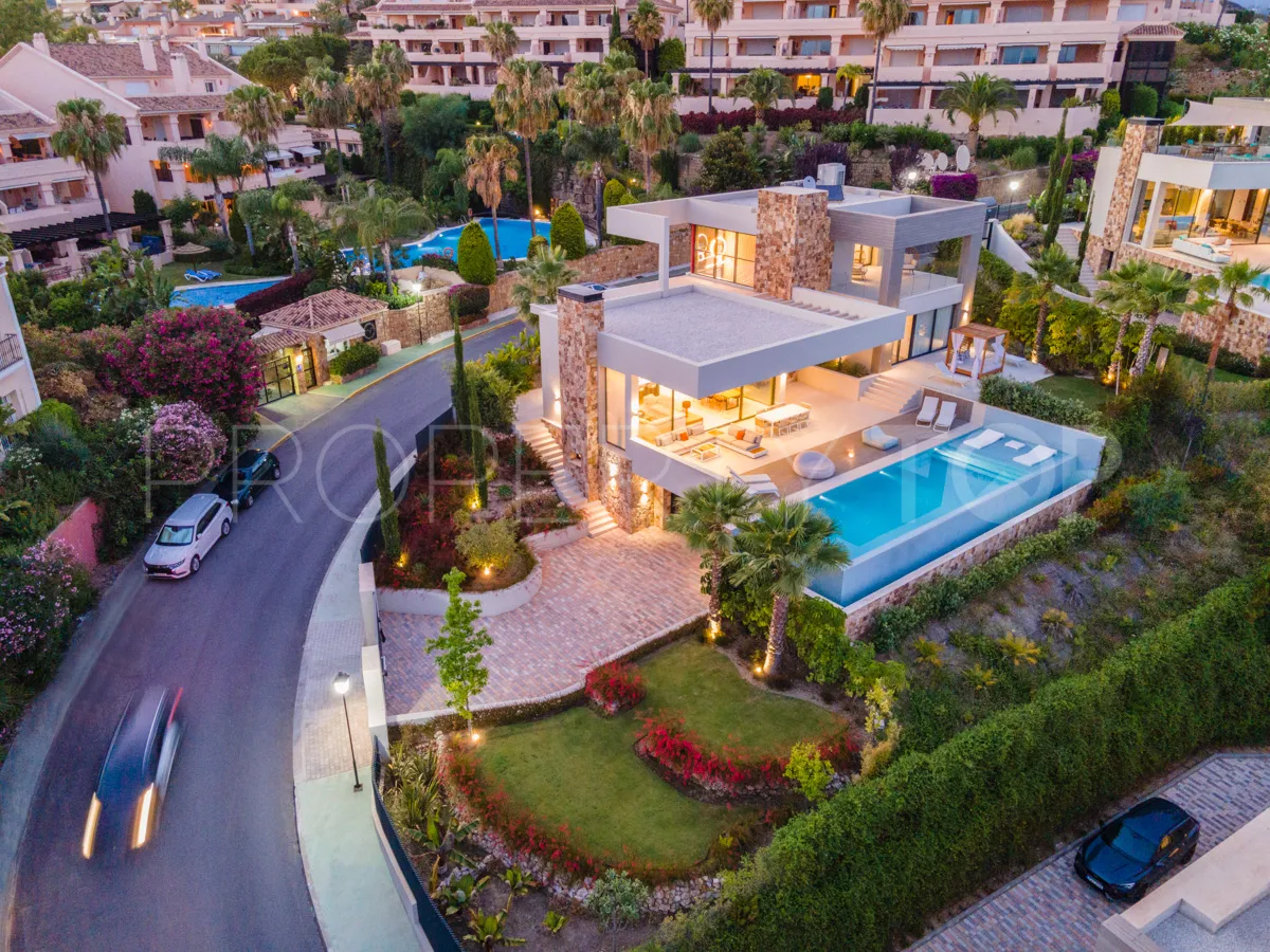 Nueva Andalucia 5 bedrooms villa for sale