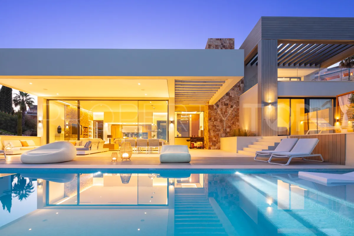 Nueva Andalucia 5 bedrooms villa for sale