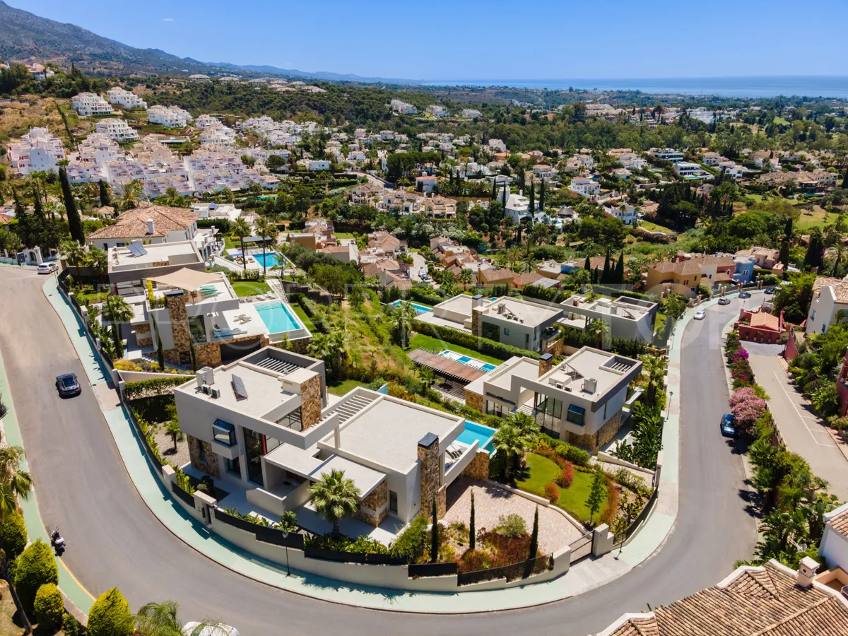 Nueva Andalucia 5 bedrooms villa for sale
