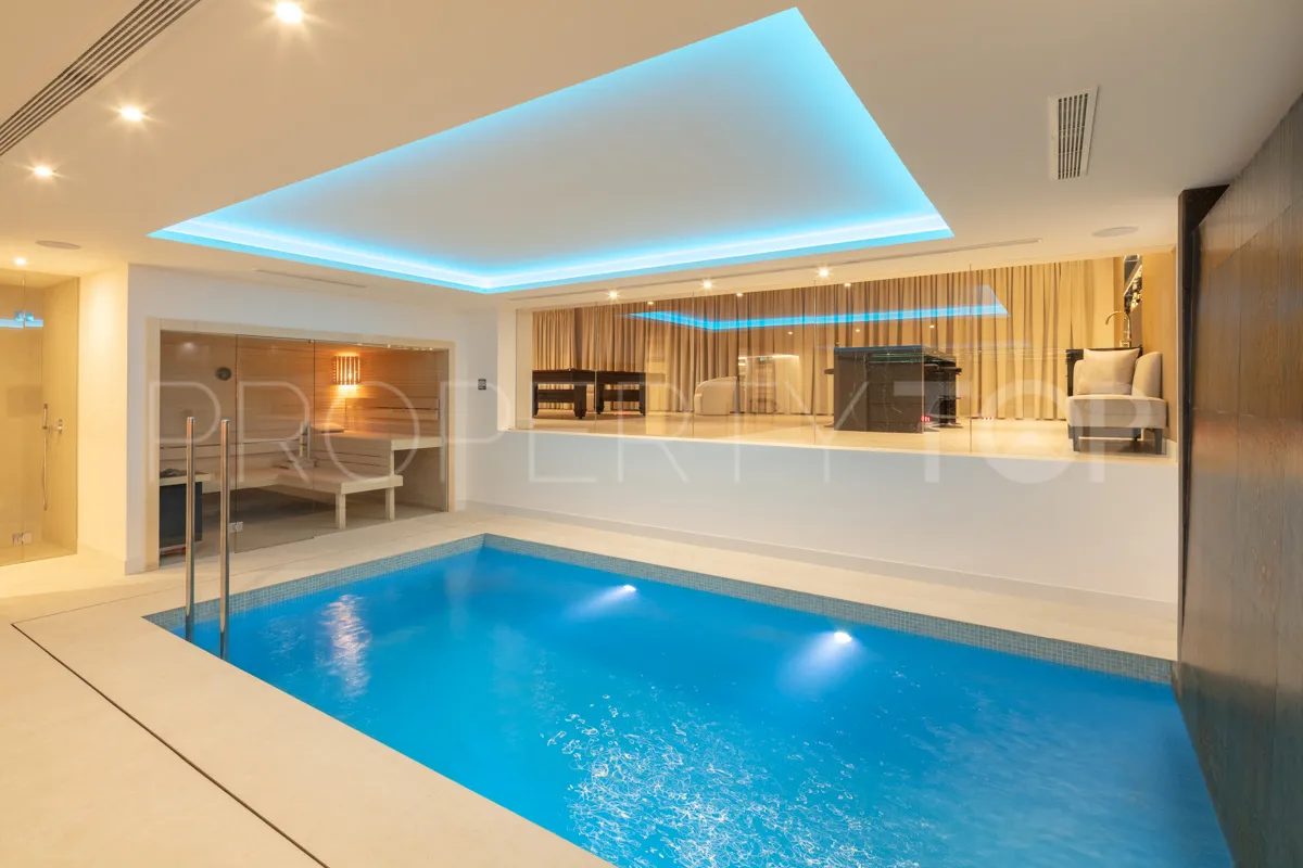 Nueva Andalucia 5 bedrooms villa for sale