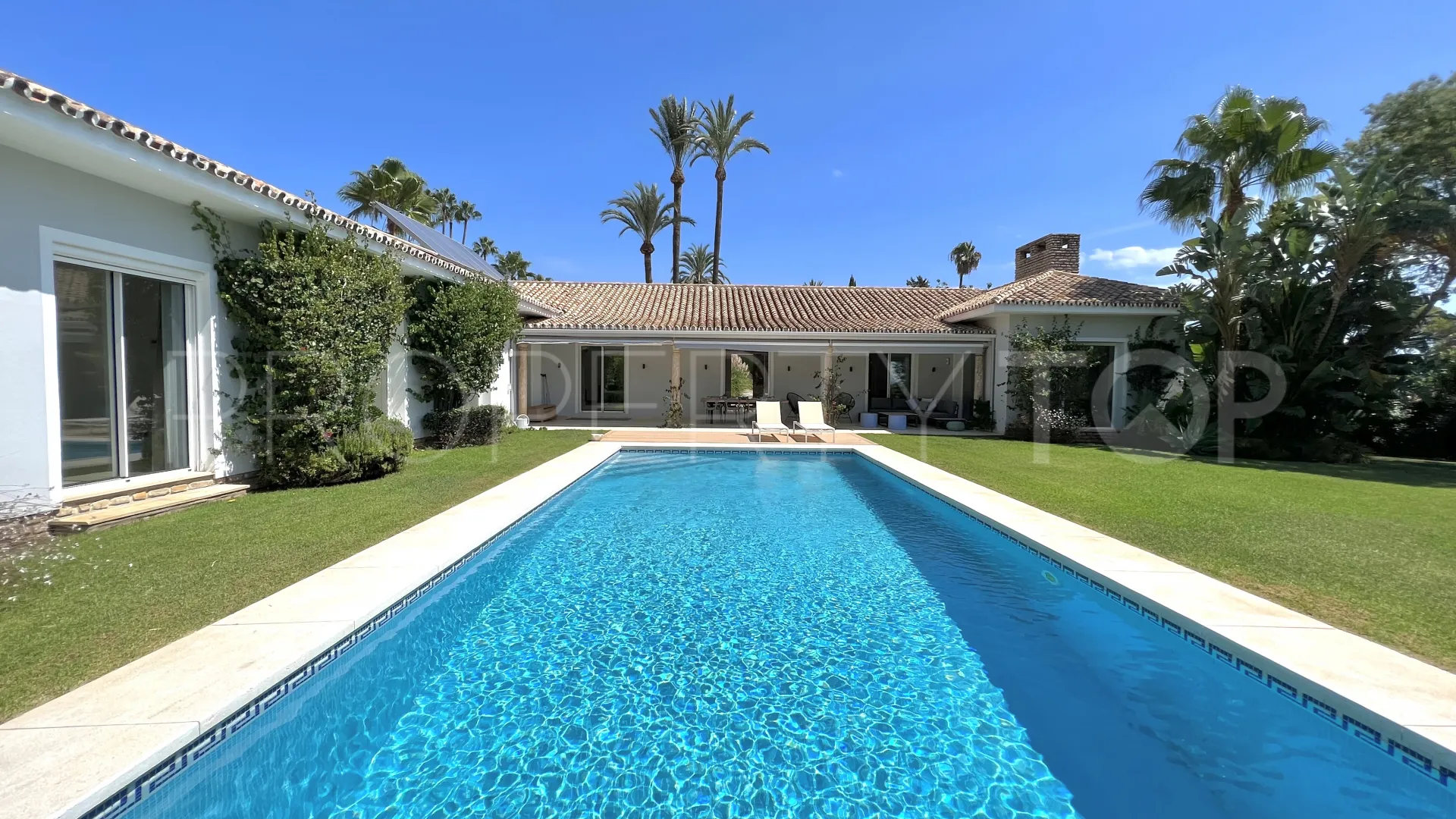 El Paraiso villa for sale