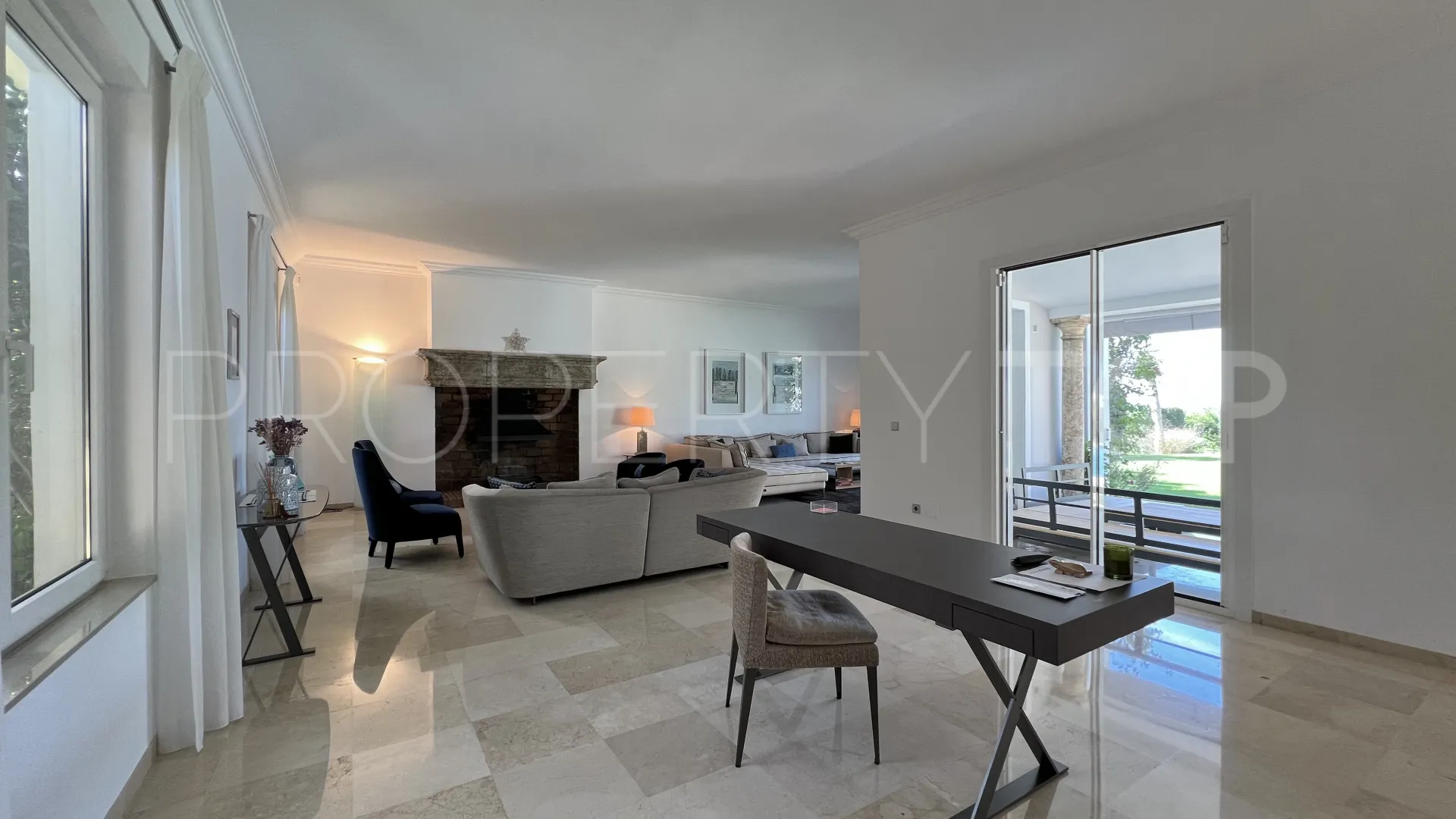 El Paraiso villa for sale