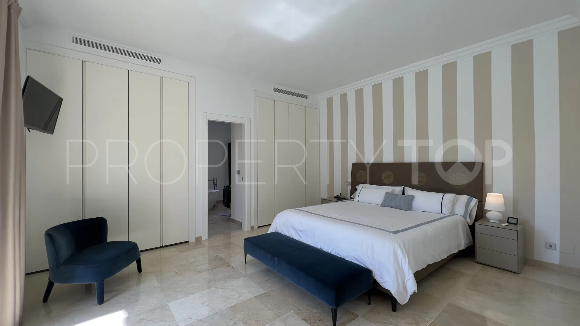 El Paraiso villa for sale