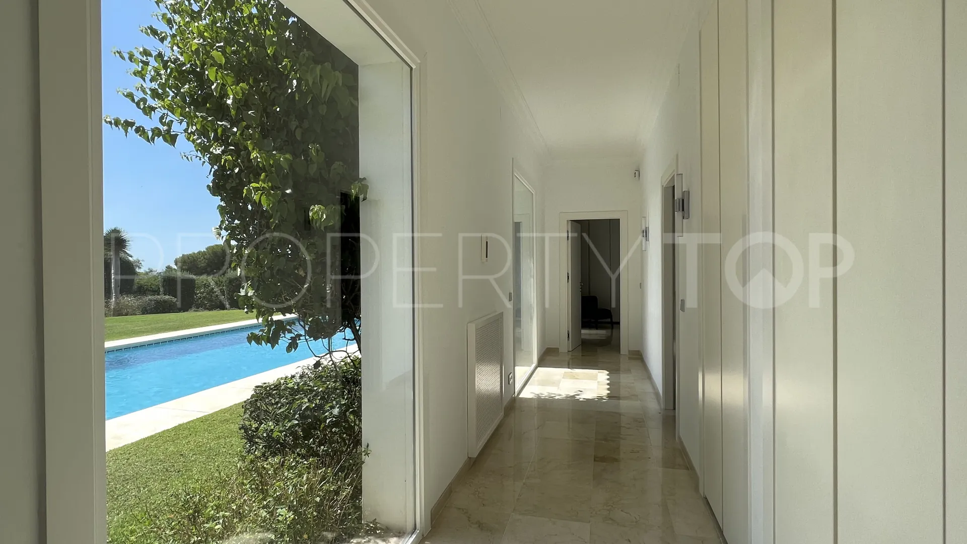 El Paraiso villa for sale