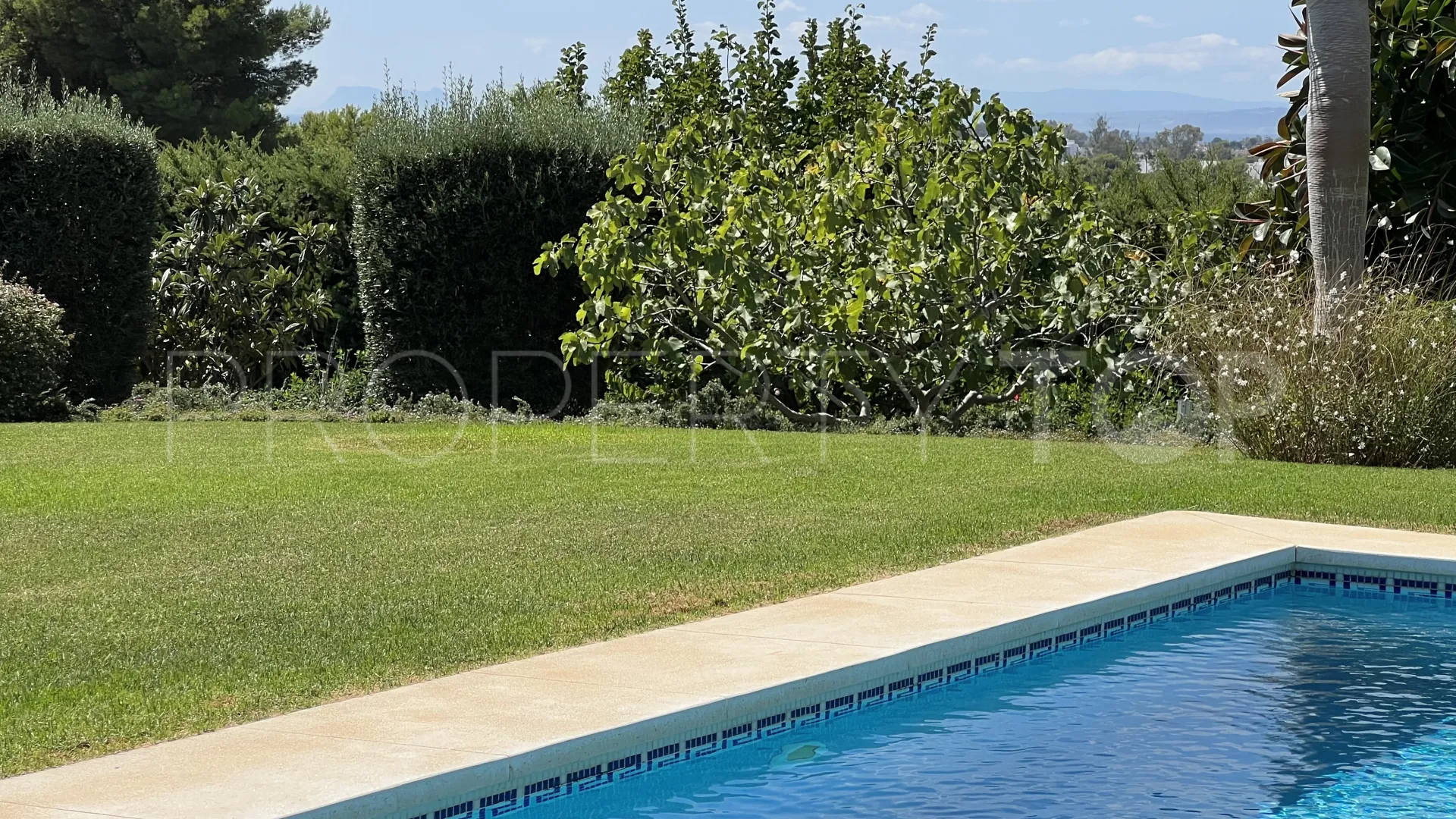 El Paraiso villa for sale