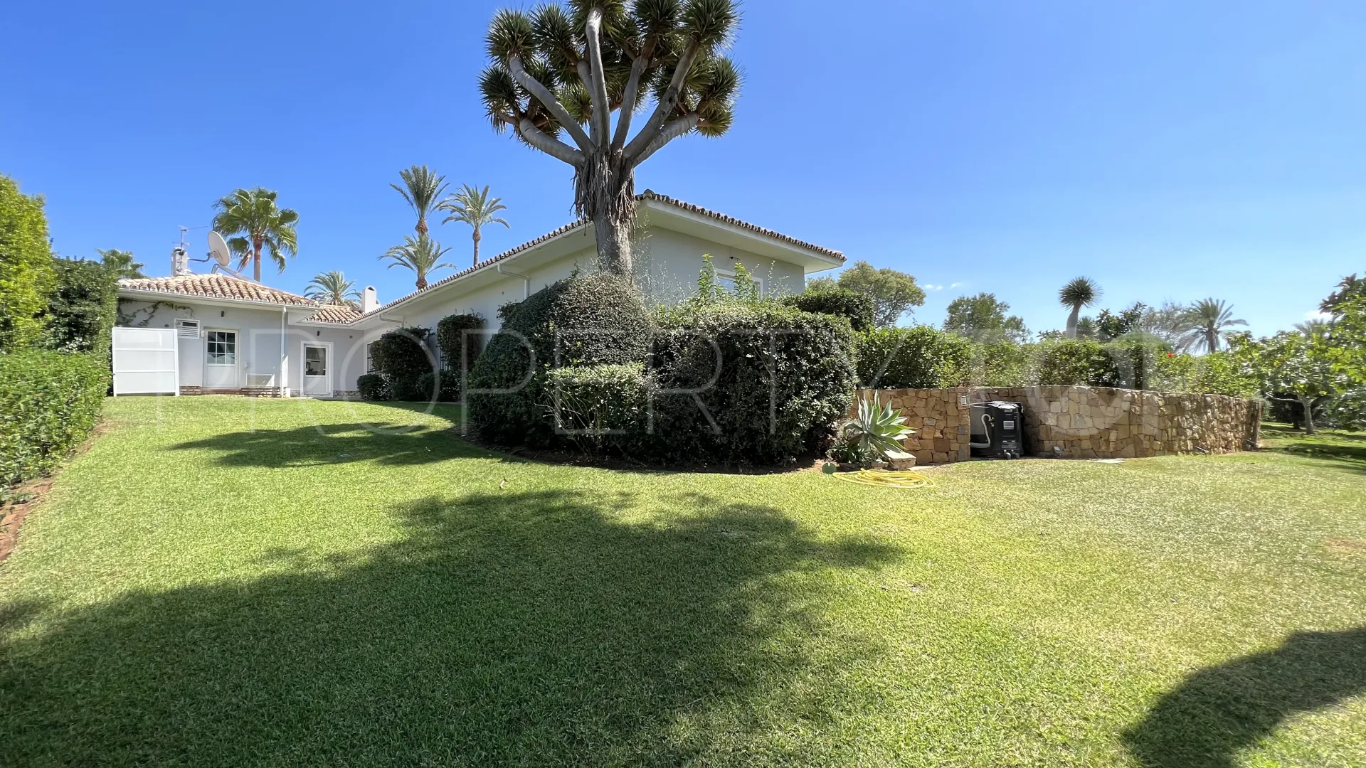 El Paraiso villa for sale