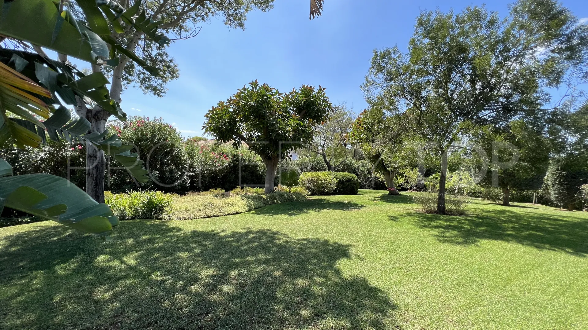 El Paraiso villa for sale