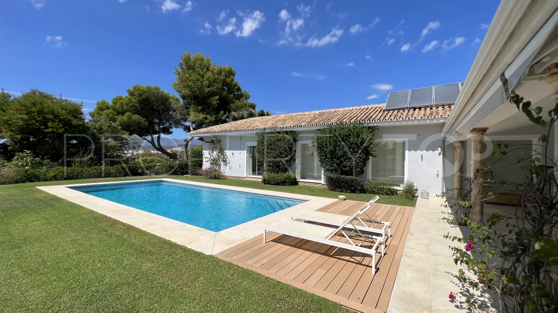 El Paraiso villa for sale