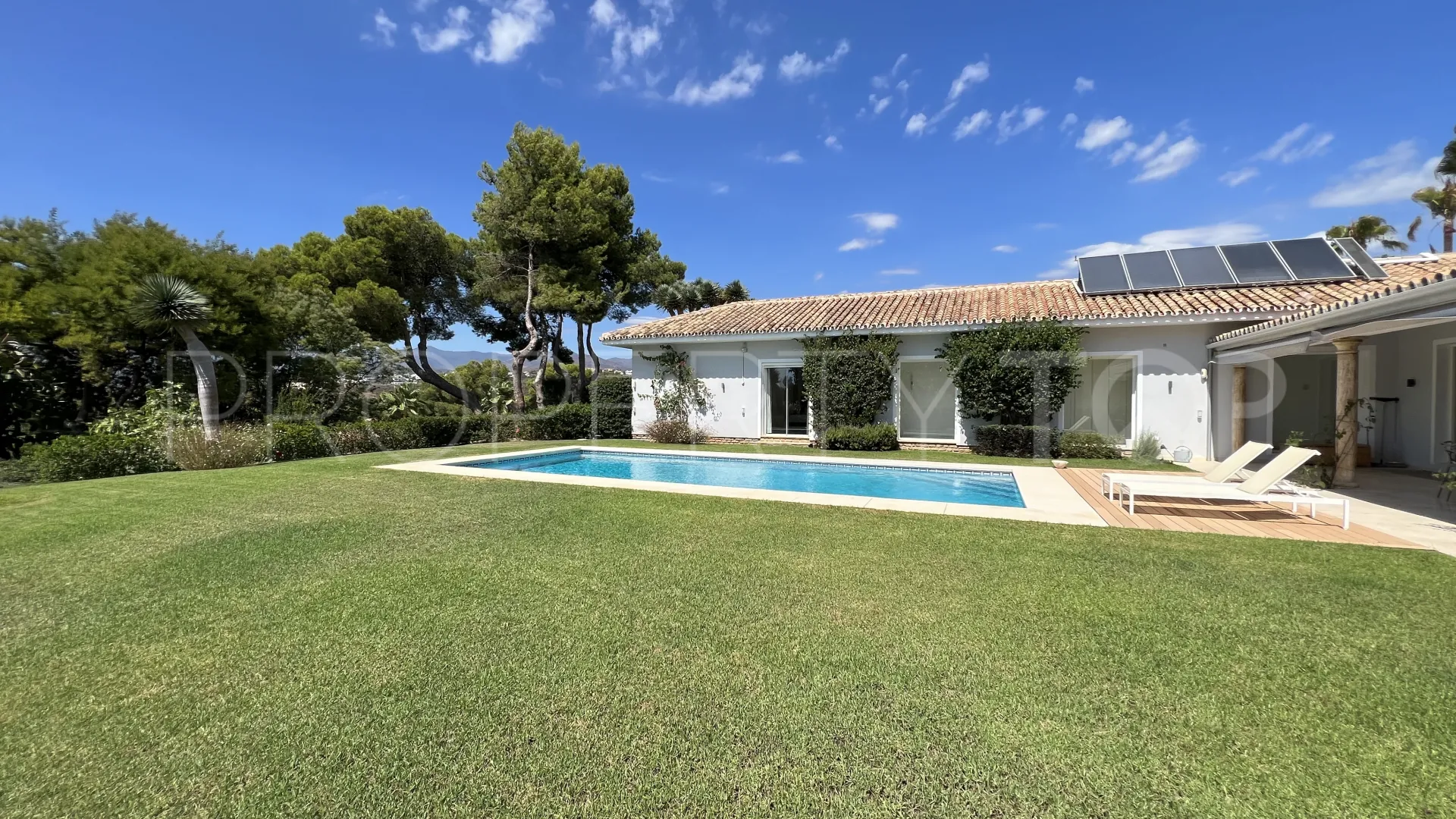 El Paraiso villa for sale