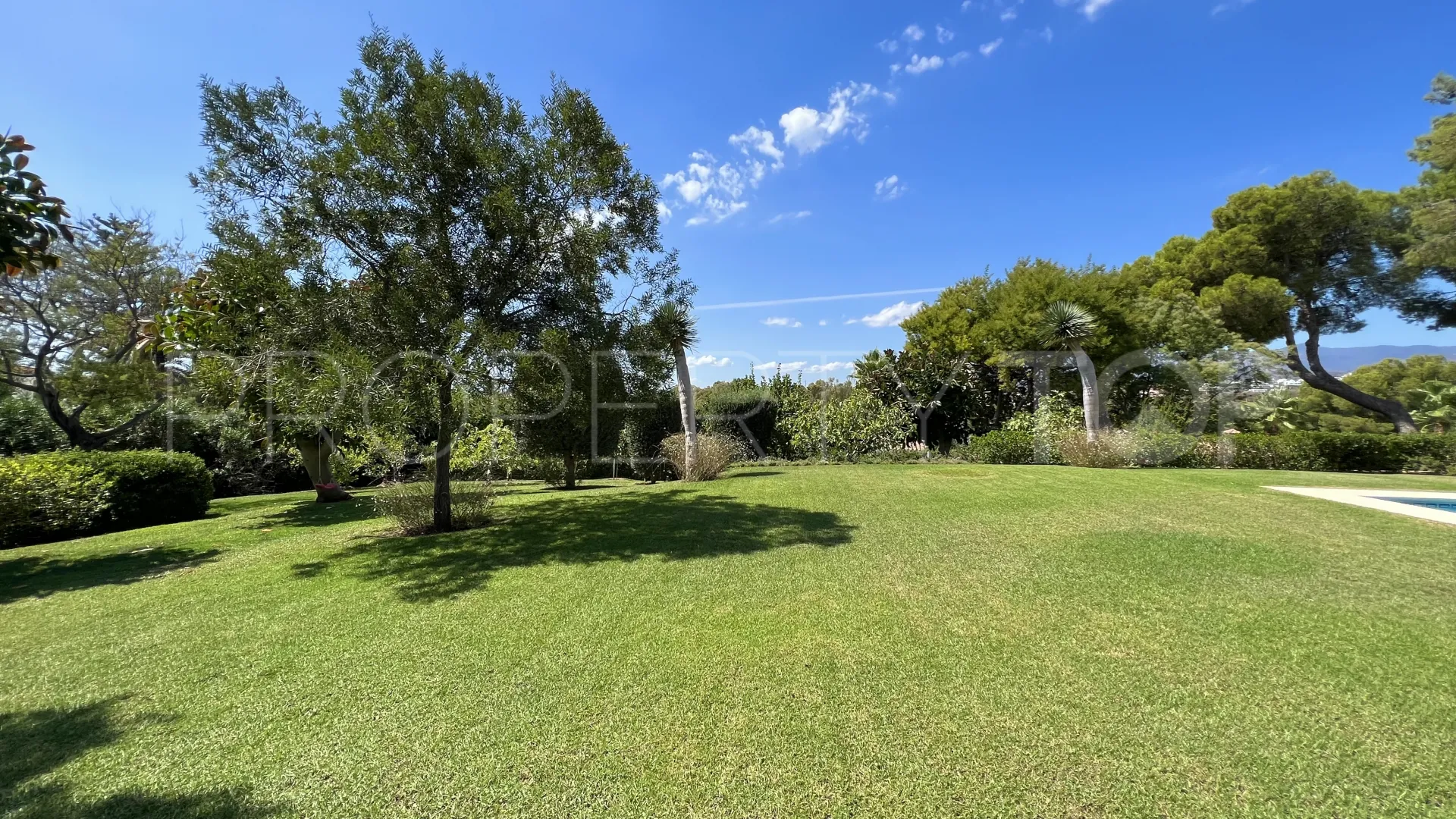 El Paraiso villa for sale