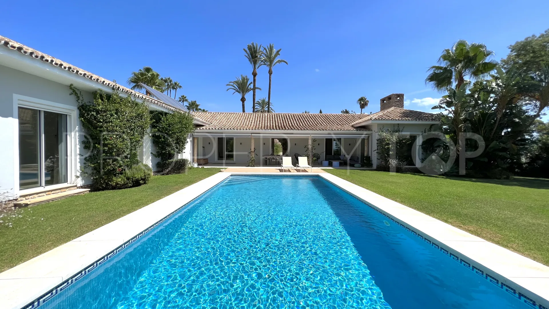 El Paraiso villa for sale